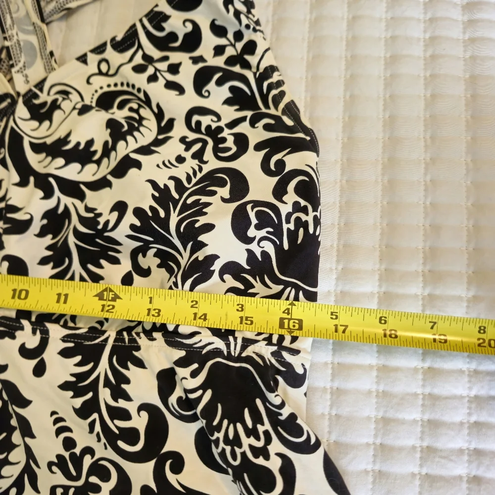 LANDS END BLACK AND WHITE TANKINI/BATHING SUIT TOP SIZE 16W